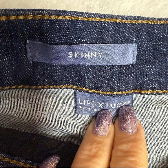 NYDJ NWT size 4 skinny fit Dark Blue Denim Jeans - Picture 8 of 9